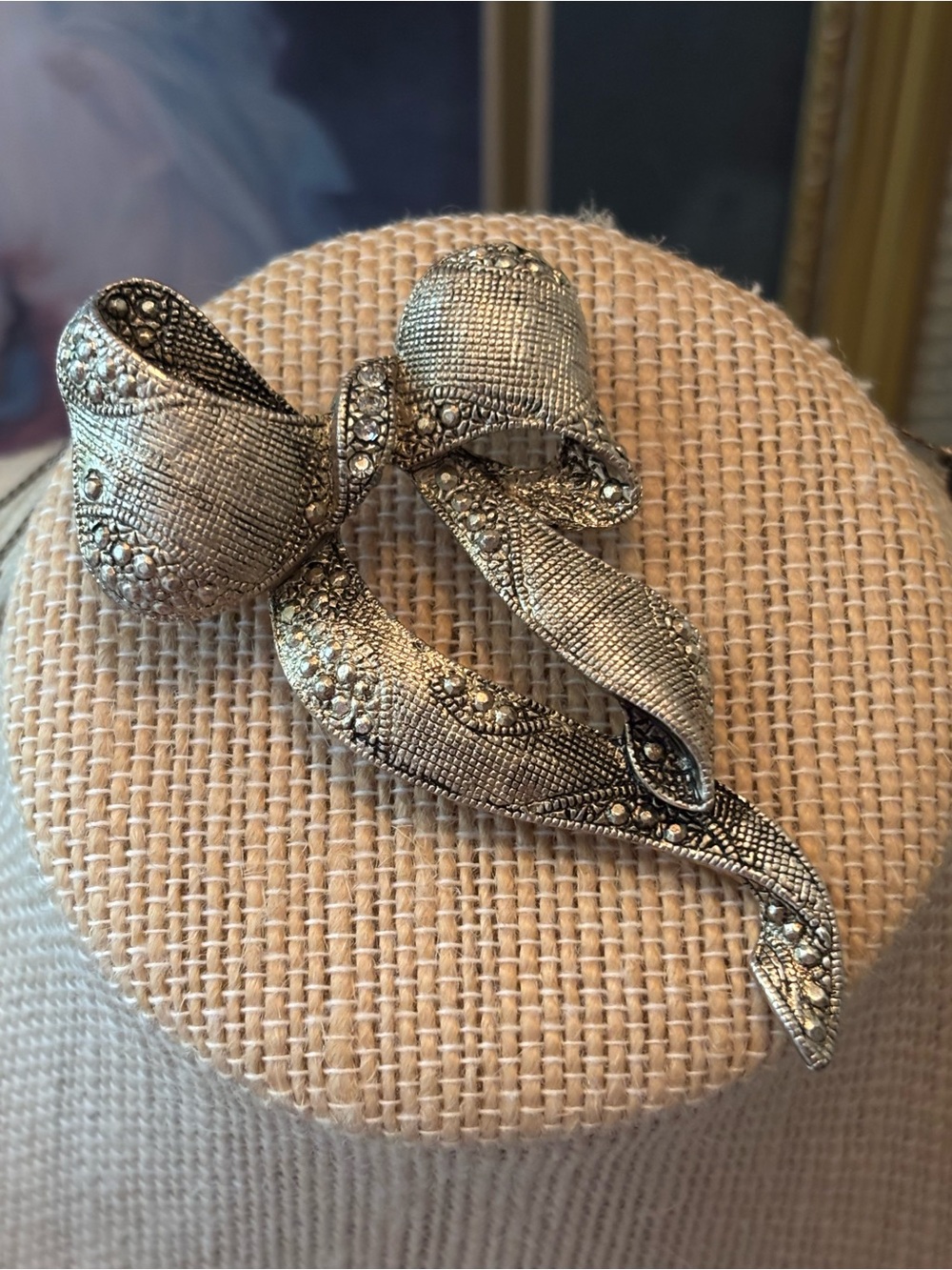 Vintage-Inspired Silver Ribbon Bow Brooch